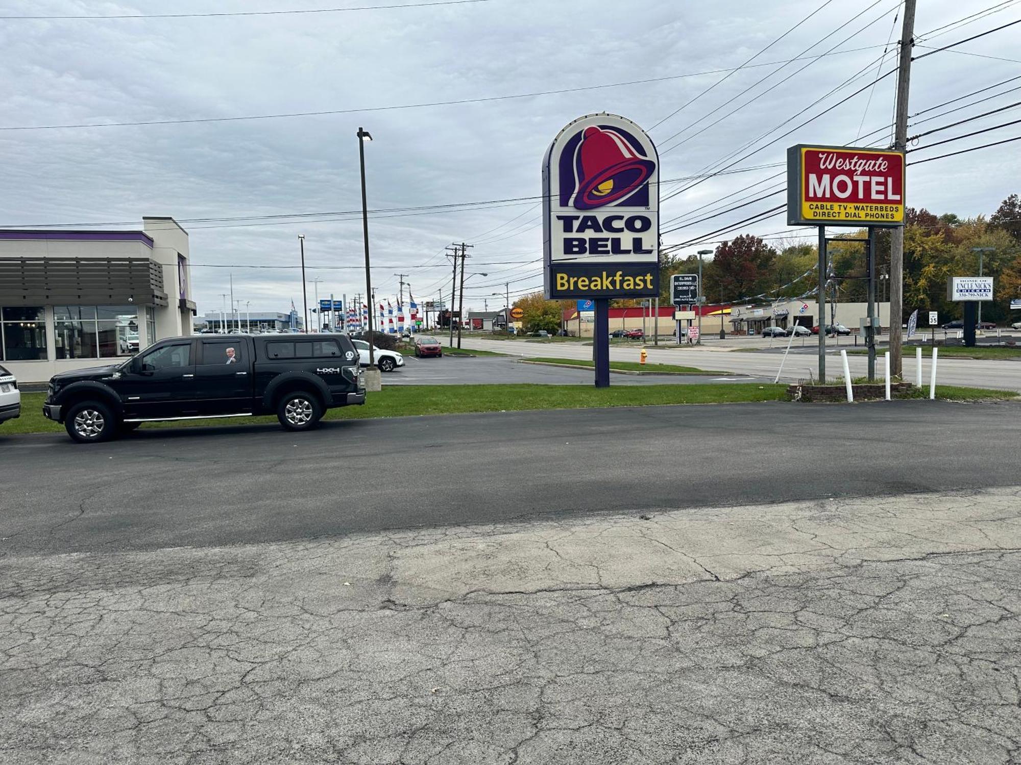 Westgate Motel Youngstown Exterior foto